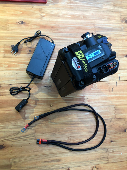 Sur Ron Light-Bee 72/84V 45AH 300A / Akku in Original Case