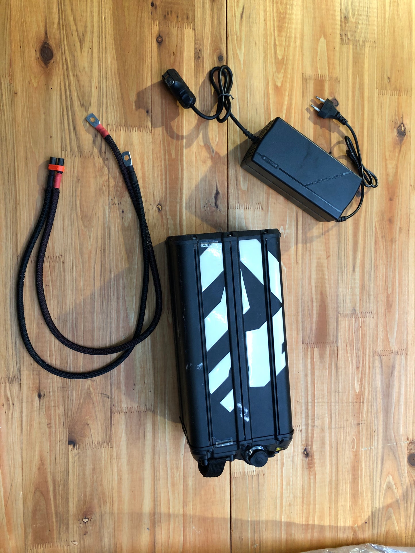 Sur Ron Light-Bee 72/84V 45AH 300A / Akku in Original Case